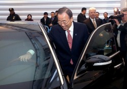 Hyundai передала Equus Limousine генеральному секретарю ООН фото 1