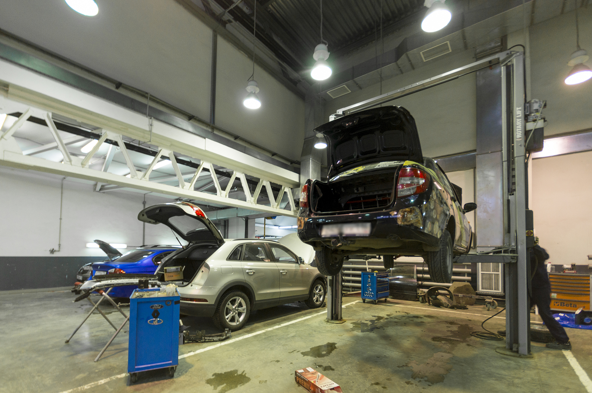 Интерьер автомастерской. Автосервис стерлитамак. Тюнинг ателье реконструкция. Кирова 128/1 уфа. Малярный центр барнаул.