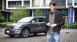 Компания Hyundai Motor передала кроссовер Santa Fe посланнику своего бренда Рикардо Кака фото 1