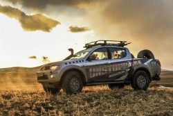 Mitsubishi L 200 бросает вызов пустыне Гоби фото 1