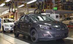 Завод «Джи Эм Авто» в Санкт-Петербурге начинает серийное производство Opel Astra в кузове седан фото 1