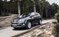 Toyota RAV4 вновь получает звание бестселлера в своем сегменте фото 1