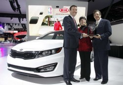 Kia Optima признана лучшим автомобилем 2013 года фото 1