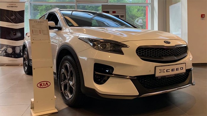 Тот же KIA Ceed, только с внедорожным характером. Это новый KIA XCeed! фото 1